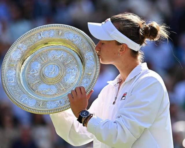  阿扎伦卡意外战胜法国队，重要助攻引爆全场！九游体育官方投注平台